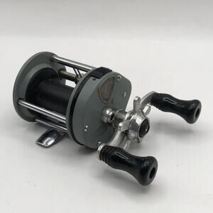 Vintage Pfleuger 510 Supreme Baitcasting Fishing Reel